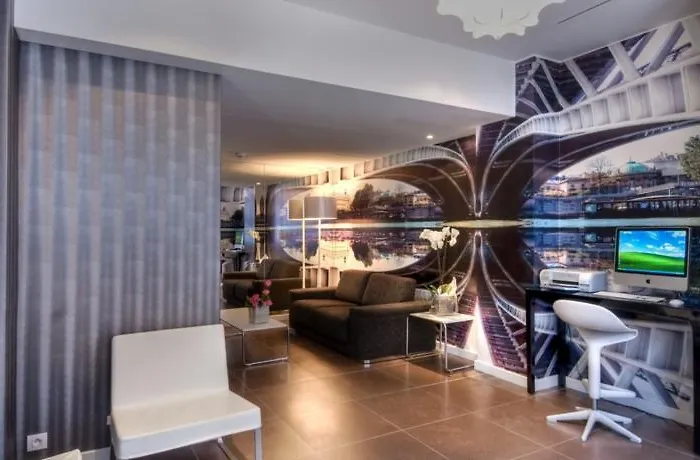 Wyld Saint Germain Hotel