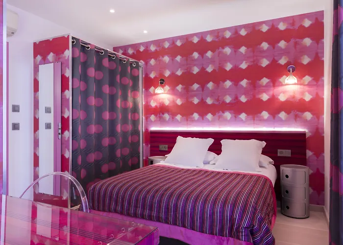 Wyld Saint Germain Hotel